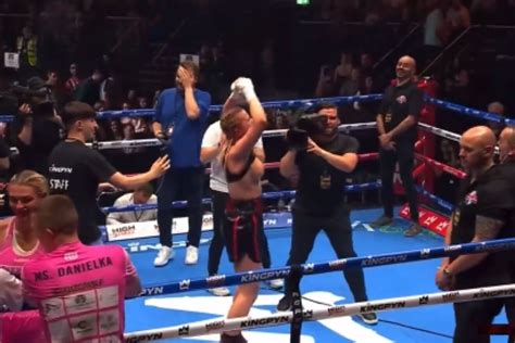 daniella celebration flash|Boxer Daniella Hemsley celebrates win by flashing crowd